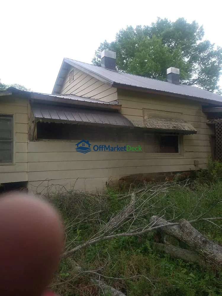 Off-market house in Summerville, Georgia — 2 beds, 1 bath, $68,500 — photo 2 of 8
