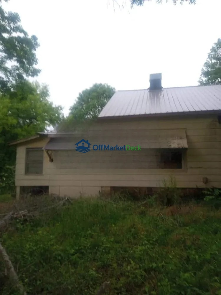 Off-market house in Summerville, Georgia — 2 beds, 1 bath, $68,500 — photo 4 of 8
