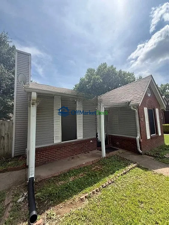 Off-market house in Marion, Arkansas — 3 beds, 2 baths, $109,900 — photo 2 of 8