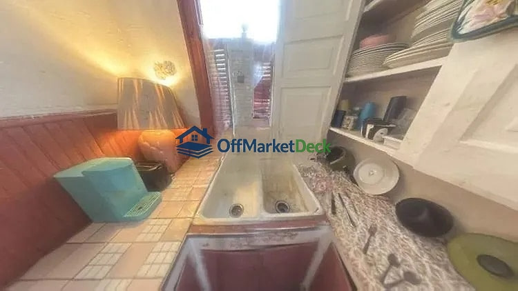 Off-market house in New Castle, Pennsylvania — 2 beds, 2 baths, $11,135 — photo 7 of 8