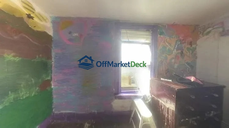 Off-market house in New Castle, Pennsylvania — 2 beds, 2 baths, $11,135 — photo 5 of 8