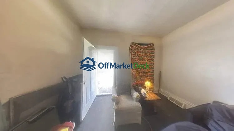 Off-market house in New Castle, Pennsylvania — 2 beds, 2 baths, $11,135 — photo 3 of 8