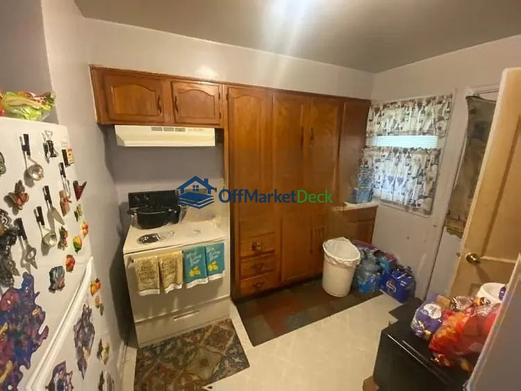 Off-market house in Indianapolis, Indiana — 2 beds, 1 bath, $90,000 — photo 4 of 8