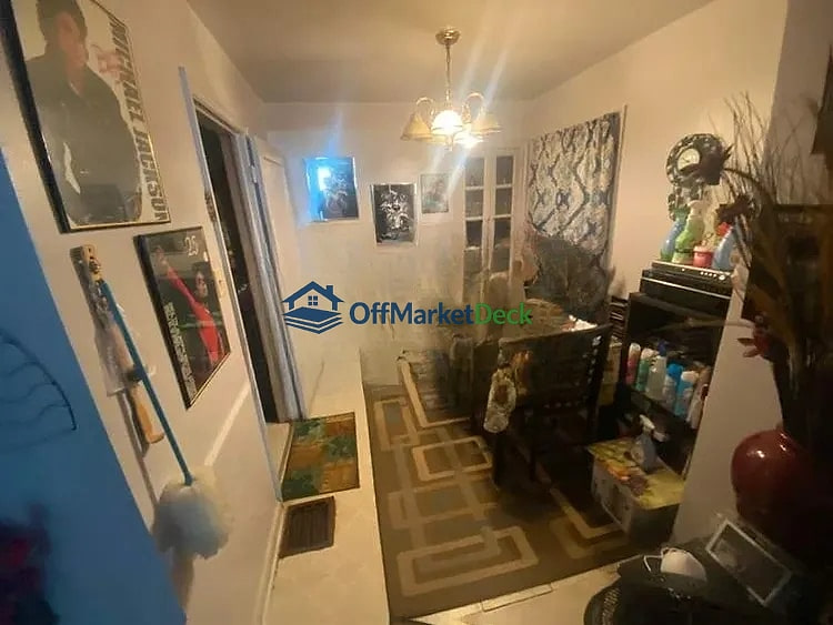 Off-market house in Indianapolis, Indiana — 2 beds, 1 bath, $90,000 — photo 2 of 8