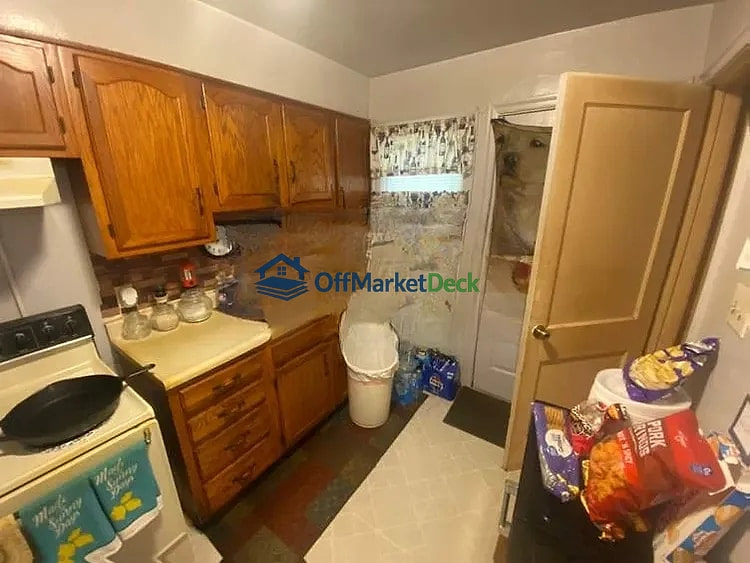 Off-market house in Indianapolis, Indiana — 2 beds, 1 bath, $90,000 — photo 6 of 8