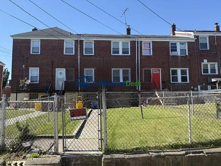 Off-market house in Baltimore, Maryland — 3 beds, 2 baths, $144,800 - Blurred background Image