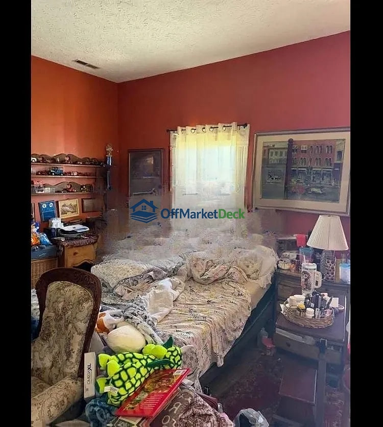 Off-market house in Eminence, Kentucky — 2 beds, 1 bath, $102,600 — photo 8 of 8