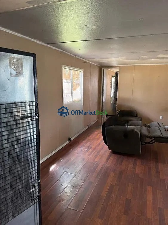 Off-market house in Mayer, Arizona — 2 beds, 2 baths, $51,000 — photo 5 of 8