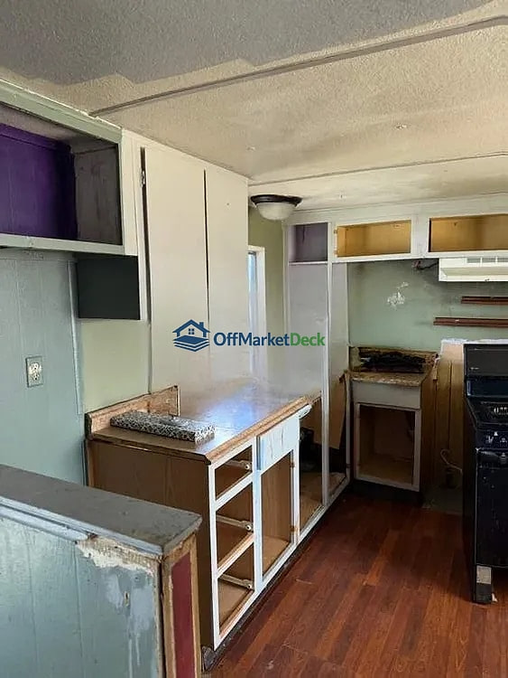 Off-market house in Mayer, Arizona — 2 beds, 2 baths, $51,000 — photo 2 of 8