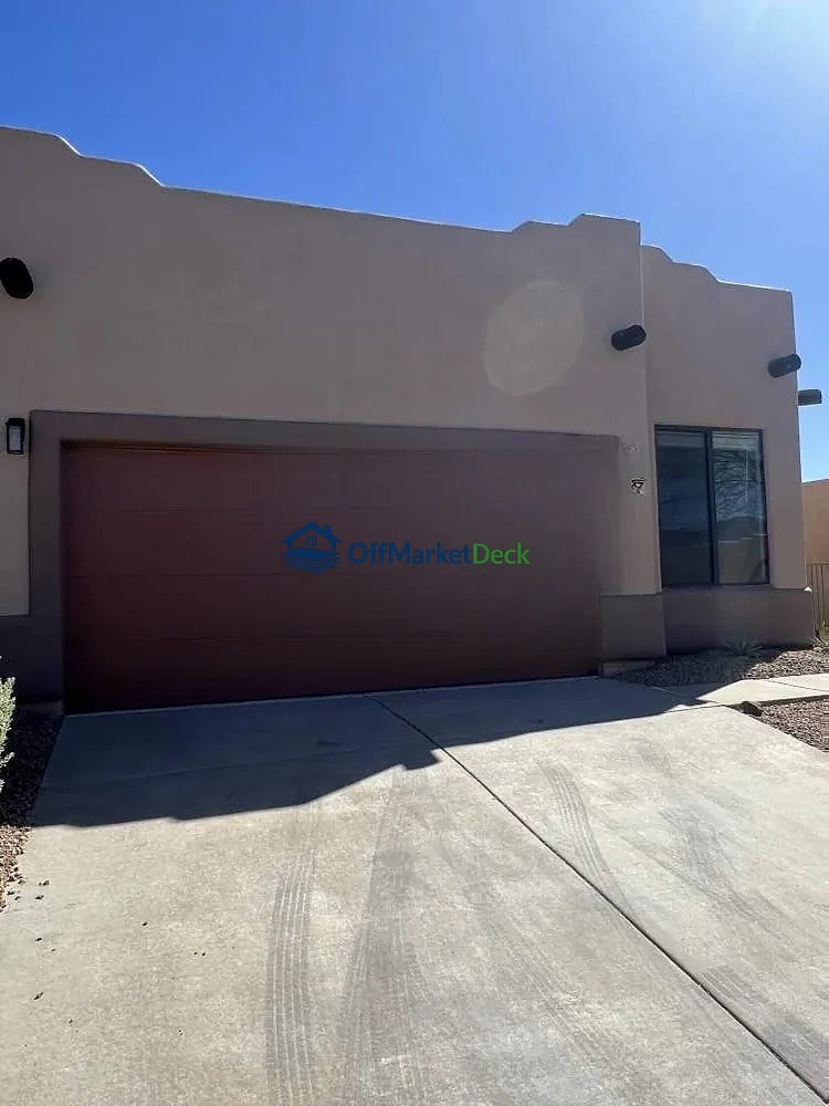Off-market house in Cave Creek, Arizona — 2 beds, 2 baths, $400,000 — photo 2 of 8