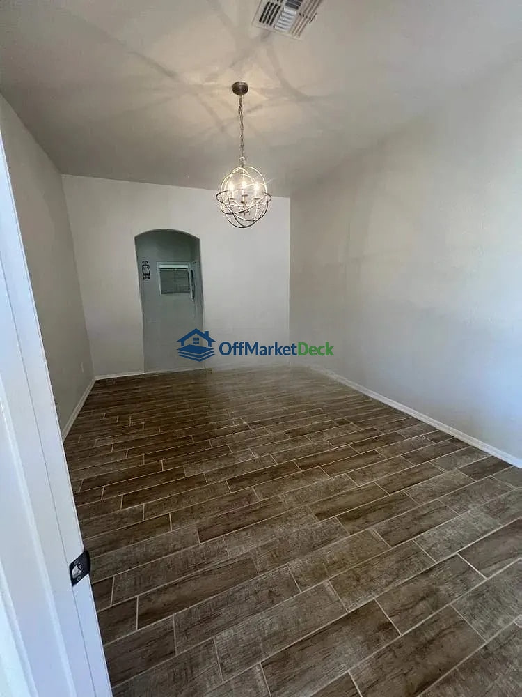 Off-market house in Cave Creek, Arizona — 2 beds, 2 baths, $400,000 — photo 5 of 8