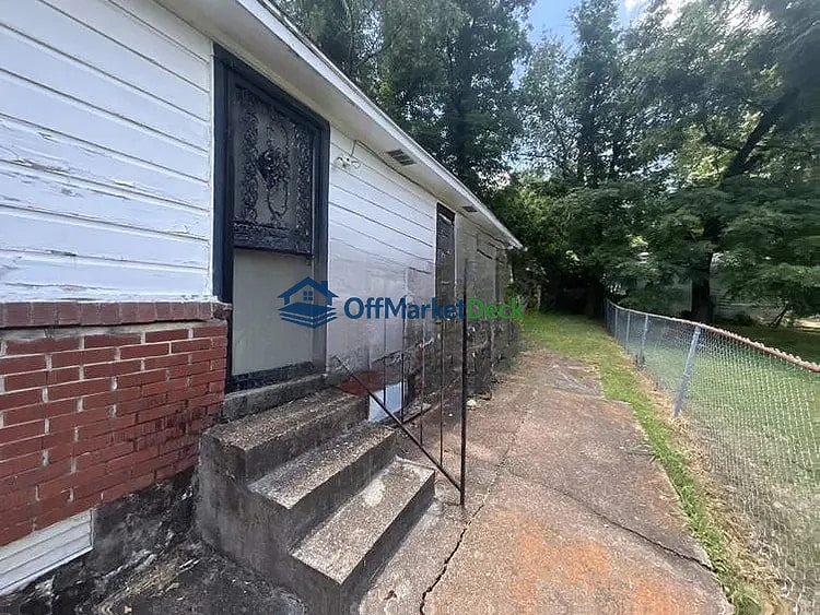 Off-market house in Memphis, Tennessee — 3 beds, 1 bath, $29,500 — photo 6 of 8