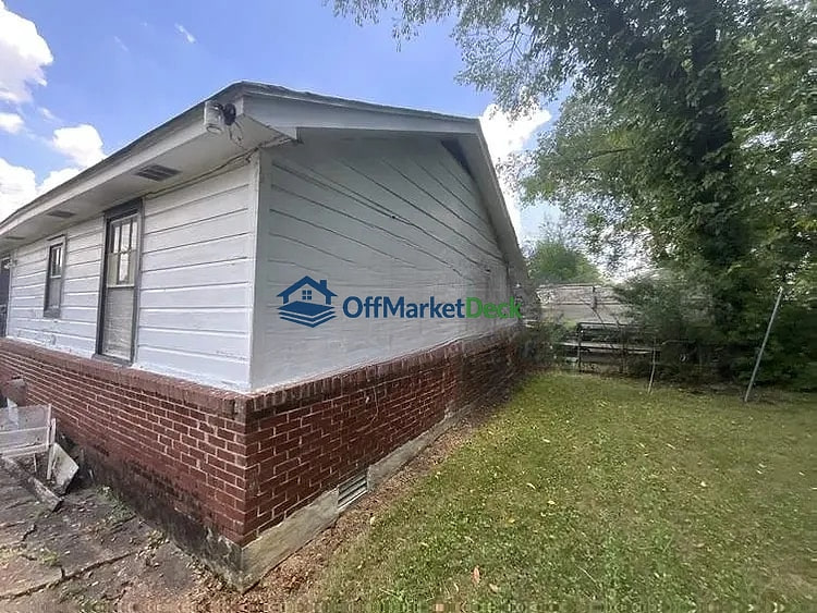 Off-market house in Memphis, Tennessee — 3 beds, 1 bath, $29,500 — photo 5 of 8