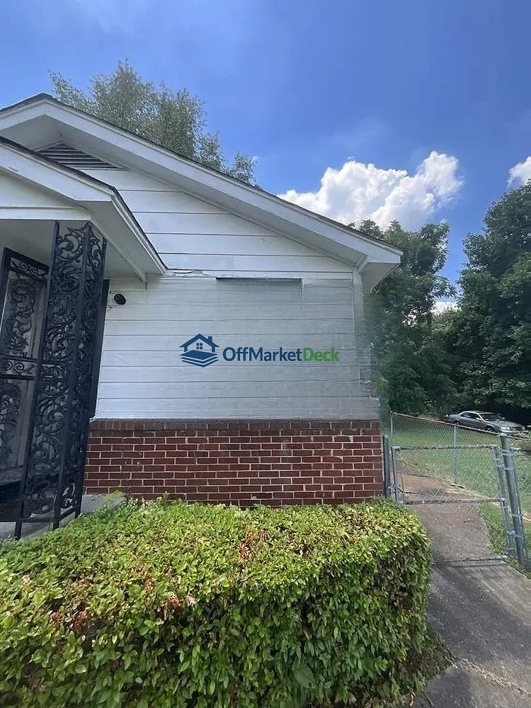 Off-market house in Memphis, Tennessee — 3 beds, 1 bath, $29,500 — photo 2 of 8