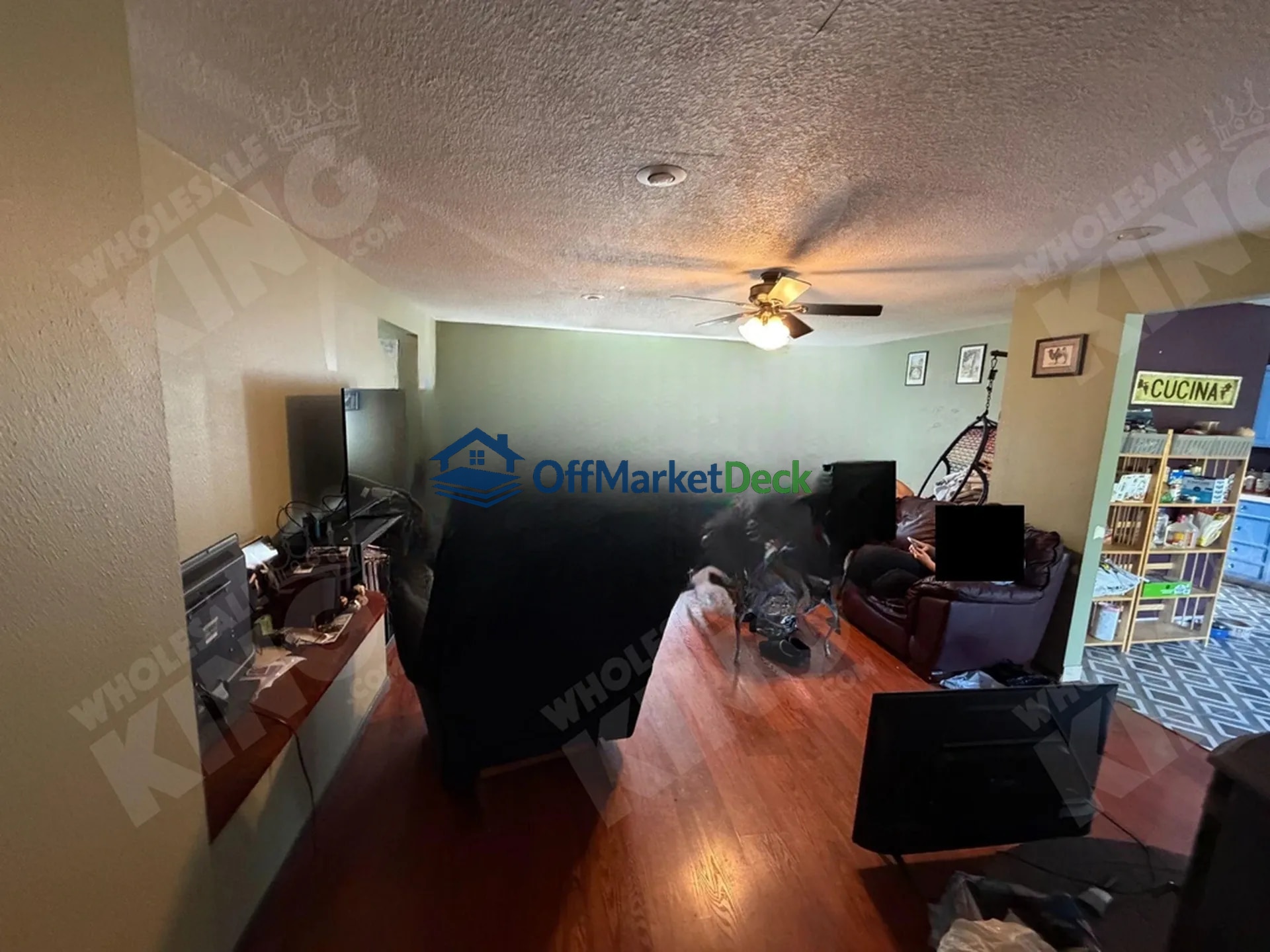 Off-market house in Washougal, Washington — 5 beds, 2 baths, $374,000 — photo 3 of 8