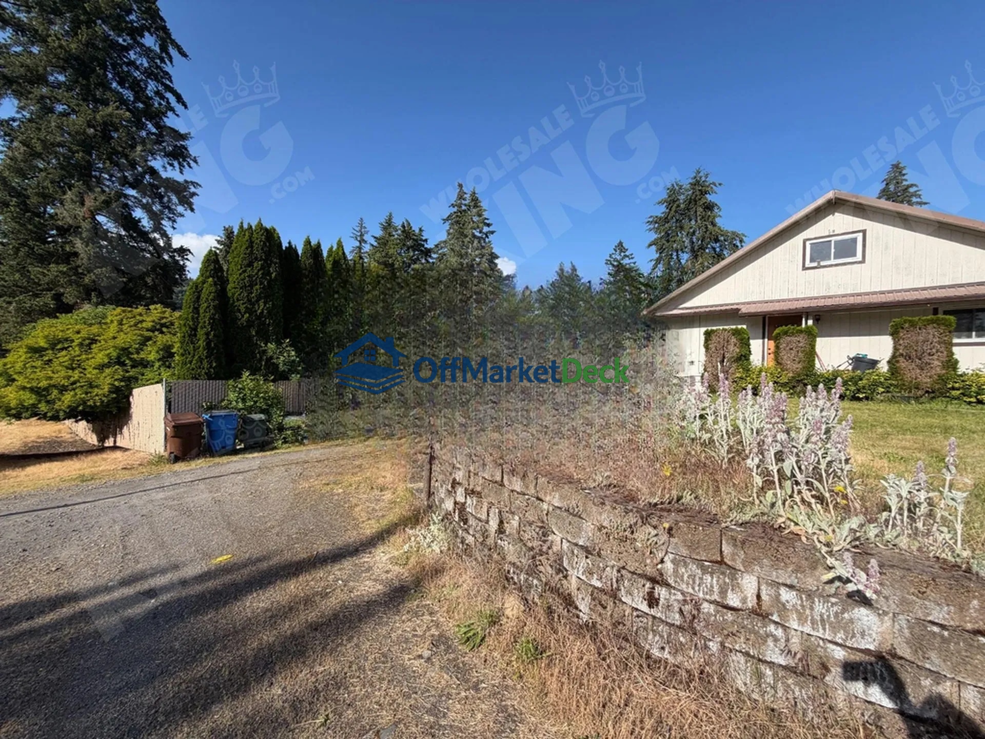 Off-market house in Washougal, Washington — 5 beds, 2 baths, $374,000 — photo 2 of 8