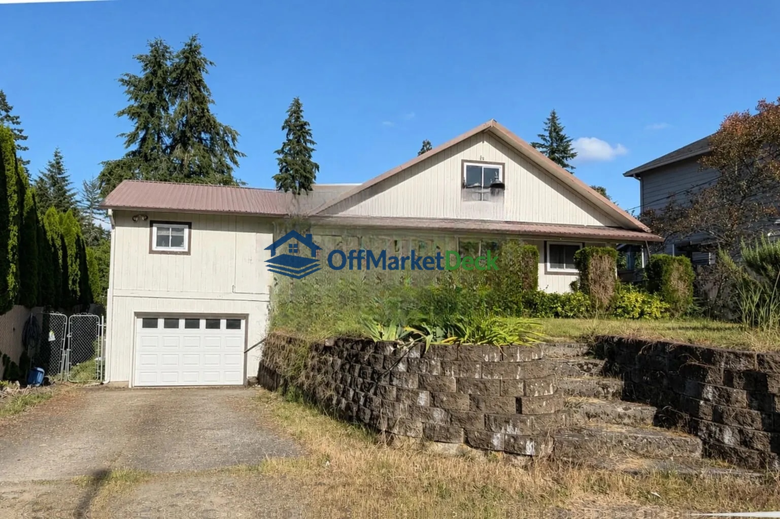 Off-market house in Washougal, Washington — 5 beds, 2 baths, $374,000 - Blurred background Image