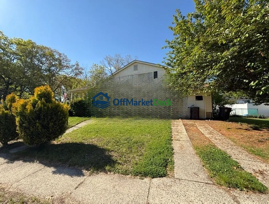 Off-market house in Berlin Township, New Jersey — 4 beds, 2 baths, $275,000