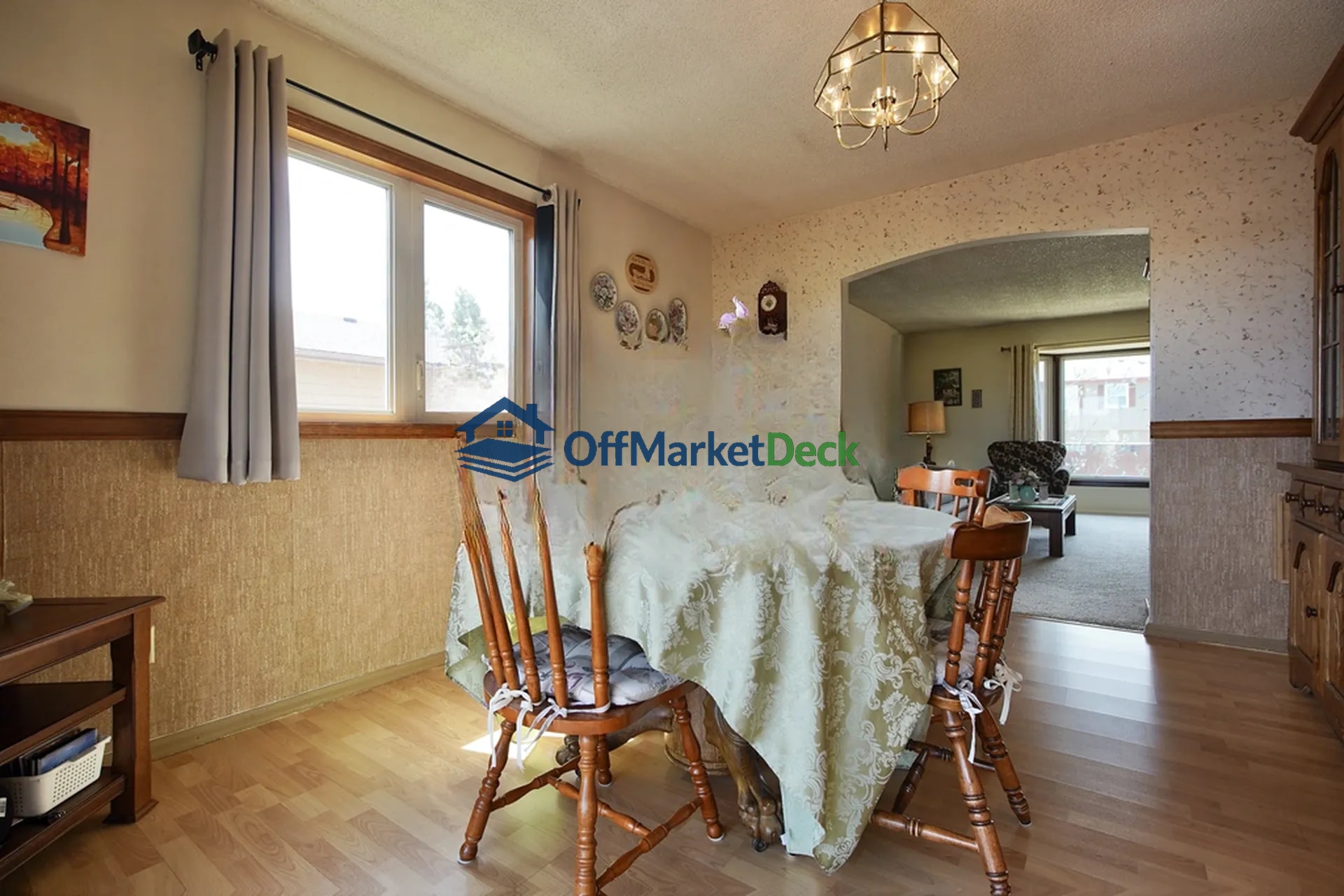 Off-market house in Casper, Wyoming — 4 beds, 3 baths, $365,000 — photo 7 of 8