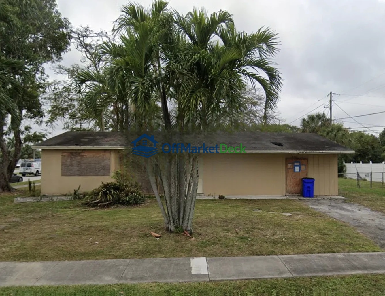 Off-market house in Margate, Florida — 3 beds, 2 baths, $274,990 — photo 2 of 3