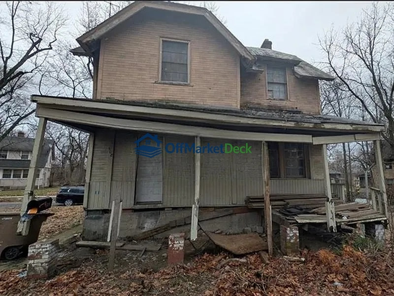 Off-market house in Pontiac, Michigan — 3 beds, 1 bath, $42,900 — photo 3 of 3