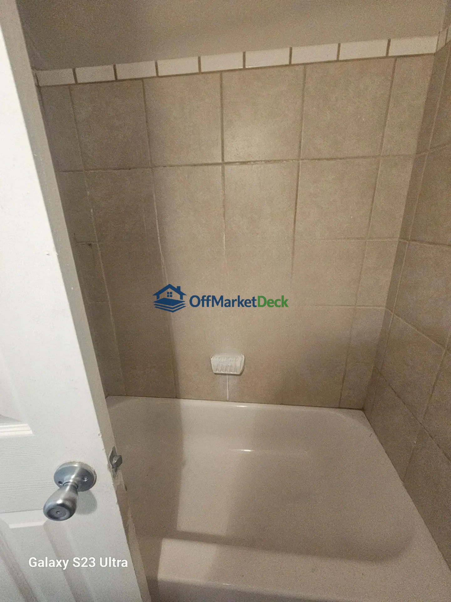 Off-market condo in Nashville, Tennessee — 2 beds, 2 baths, $90,000 — photo 4 of 8