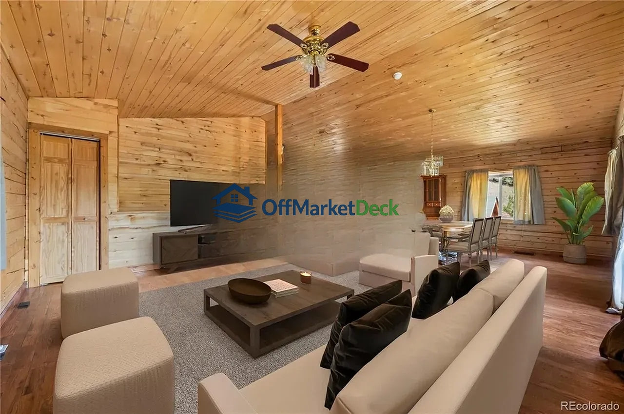 Off-market house in Florissant, Colorado — 3 beds, 2 baths, $515,000 — photo 2 of 8