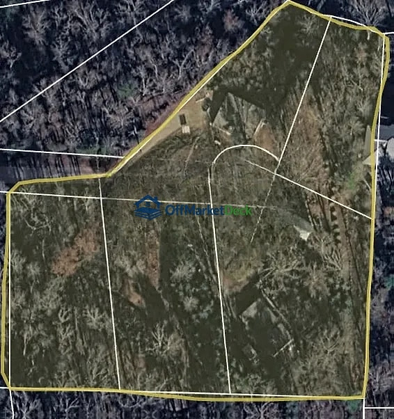 Off-market house in Bremen, Alabama — 1 bed, 1 bath, $485,000 — photo 2 of 8