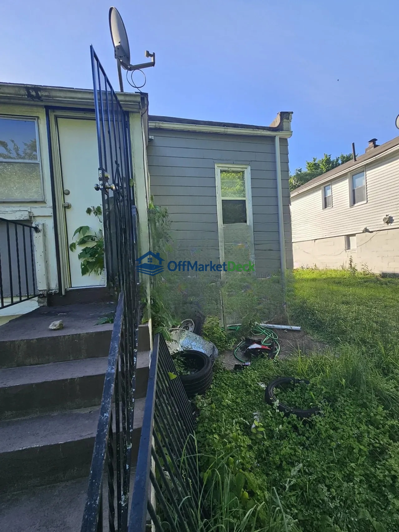 Off-market house in Jennings, Missouri — 3 beds, 1 bath, $29,900 — photo 3 of 8