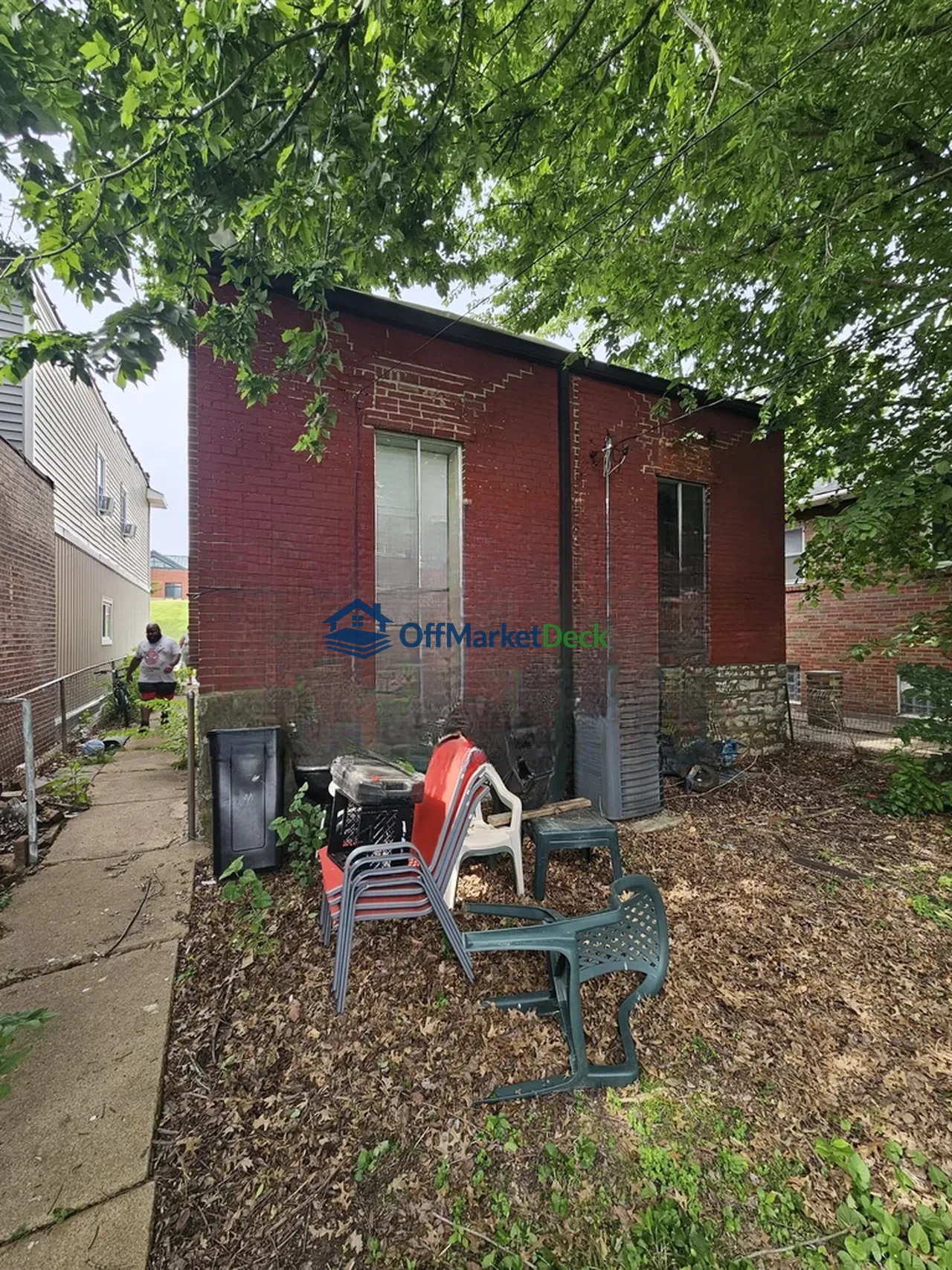 Off-market house in St. Louis, Missouri — 2 beds, 1.5 baths, $135,900 — photo 3 of 8