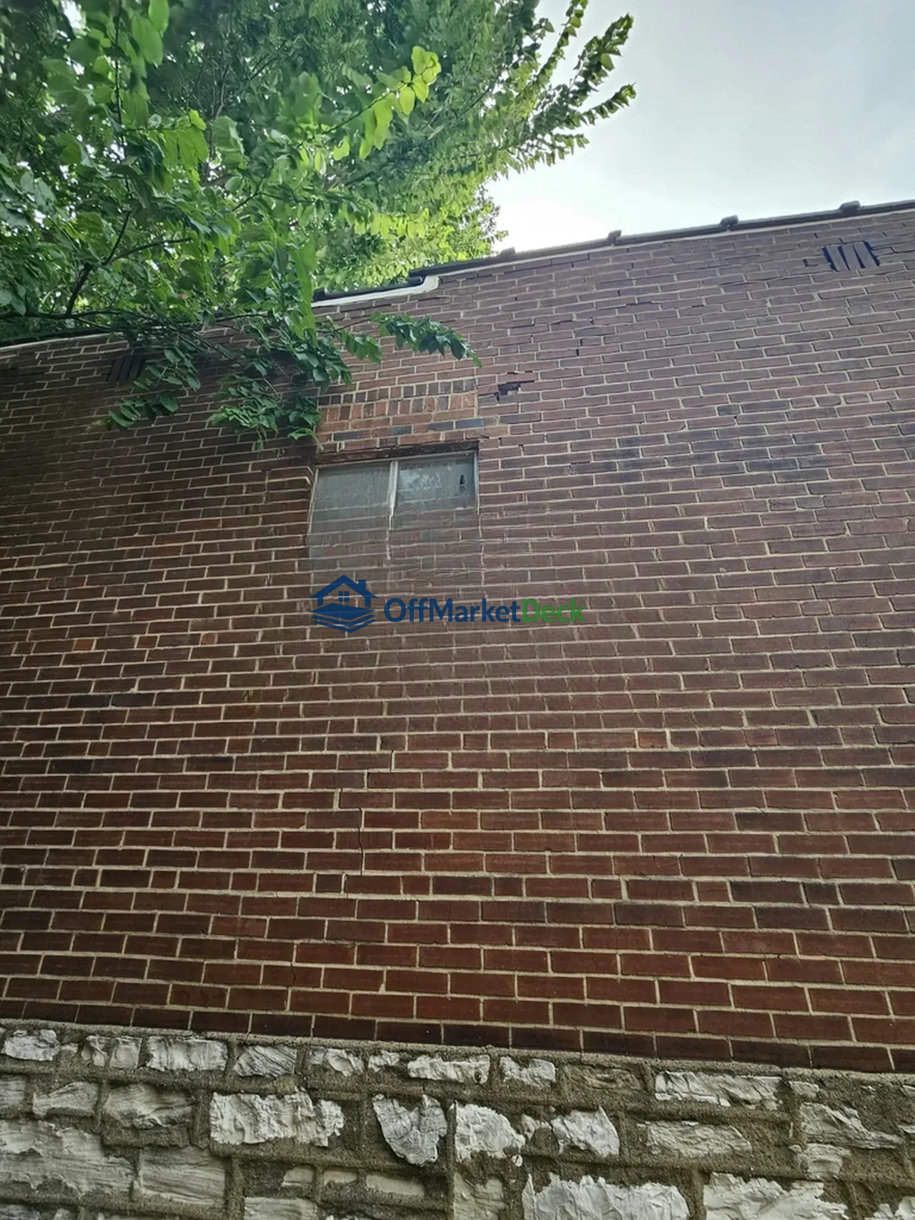 Off-market house in St. Louis, Missouri — 2 beds, 1.5 baths, $135,900 — photo 6 of 8