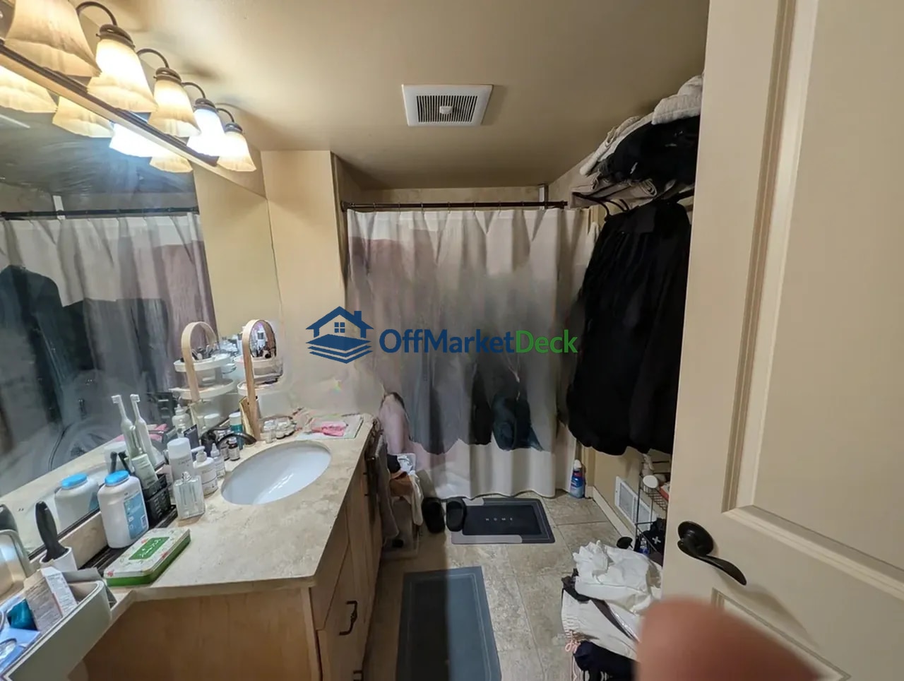 Off-market townhome in Seattle, Washington — 1 bed, 1 bath, $319,900 — photo 6 of 8