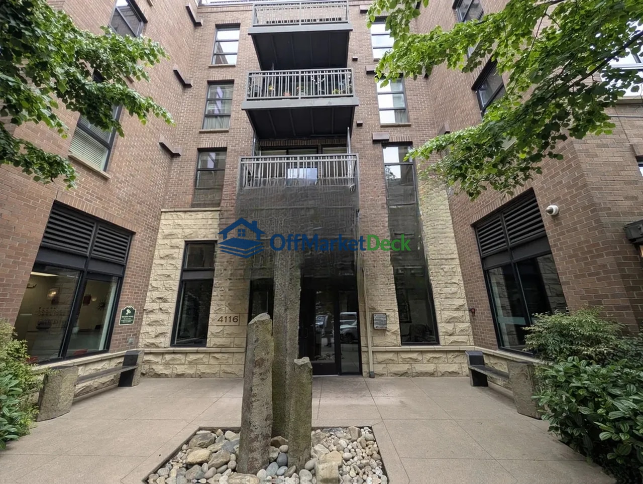 Off-market townhome in Seattle, Washington — 1 bed, 1 bath, $319,900
