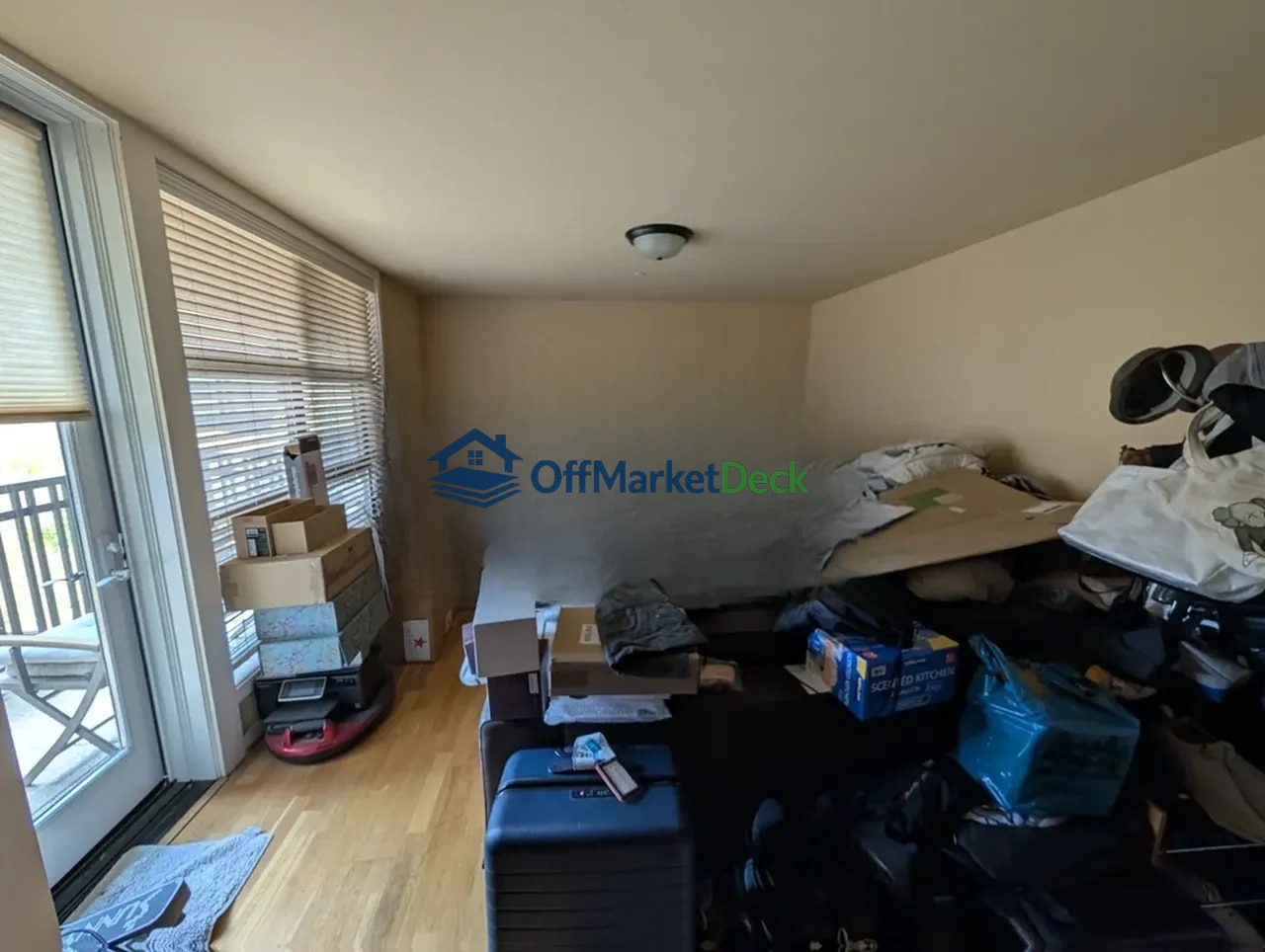 Off-market townhome in Seattle, Washington — 1 bed, 1 bath, $319,900 — photo 4 of 8
