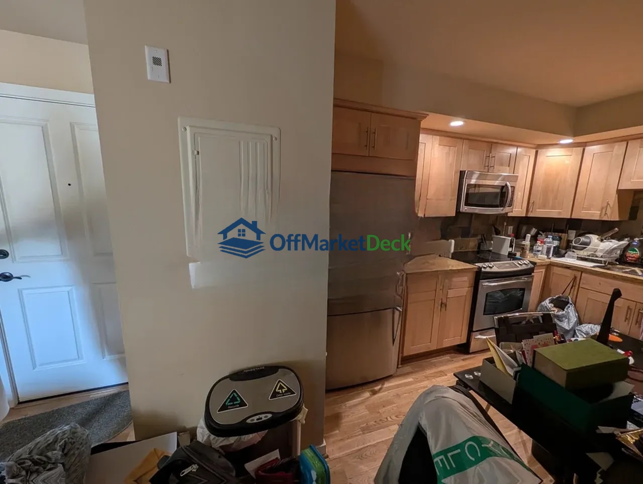 Off-market townhome in Seattle, Washington — 1 bed, 1 bath, $319,900 — photo 5 of 8