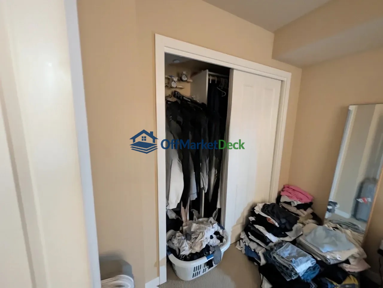 Off-market townhome in Seattle, Washington — 1 bed, 1 bath, $319,900 — photo 8 of 8