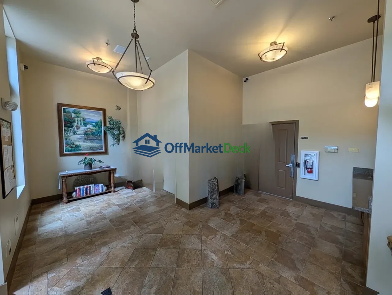 Off-market townhome in Seattle, Washington — 1 bed, 1 bath, $319,900 — photo 2 of 8