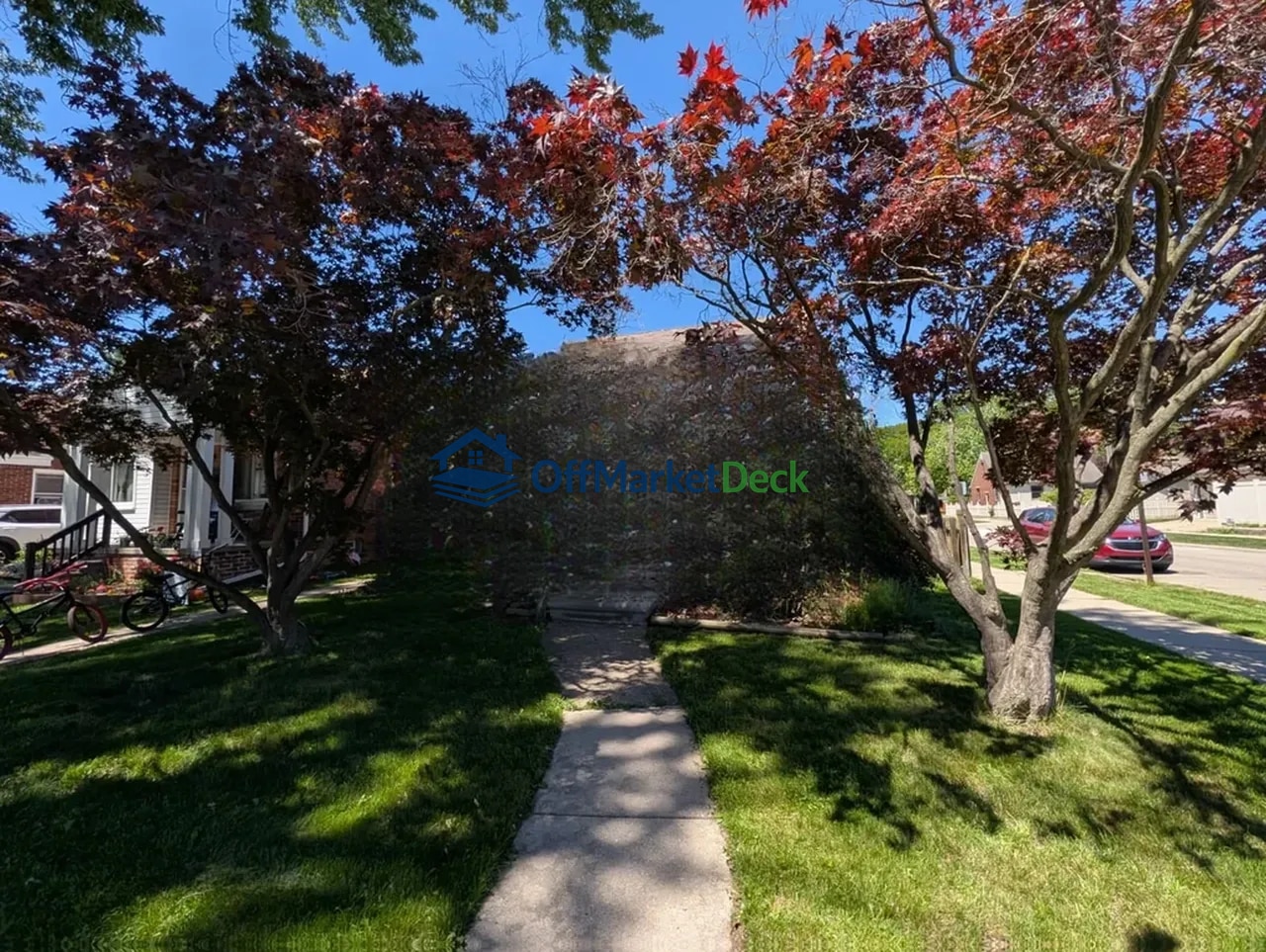 Off-market house in Wyandotte, Michigan — 3 beds, 1.5 baths, $129,900 - Blurred background Image