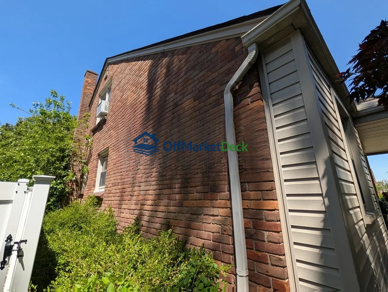 Off-market house in Wyandotte, Michigan — 3 beds, 1.5 baths, $129,900 — photo 3 of 8