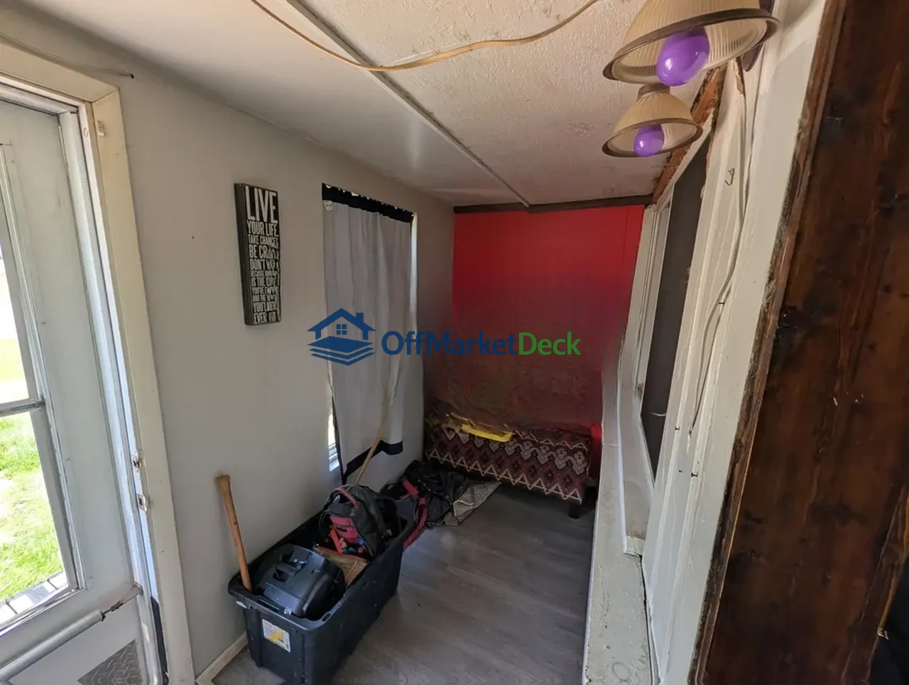 Off-market house in Pontiac, Michigan — 3 beds, 1 bath, $87,900 — photo 7 of 8