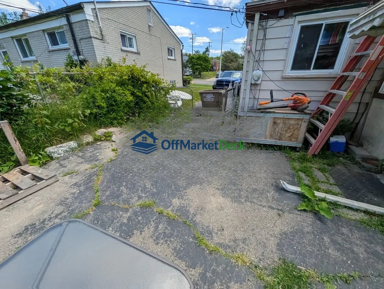Off-market house in Pontiac, Michigan — 3 beds, 1 bath, $87,900 — photo 5 of 8