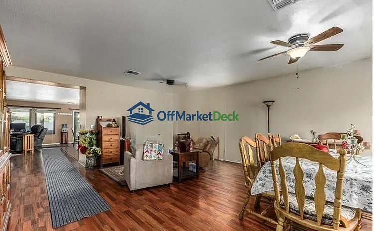 Off-market house in Mesa, Arizona — 4 beds, 2 baths, $425,000 — photo 2 of 8