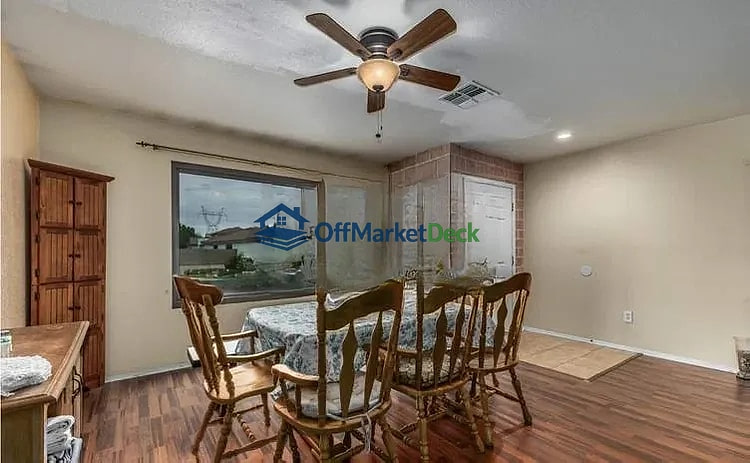 Off-market house in Mesa, Arizona — 4 beds, 2 baths, $425,000 — photo 3 of 8