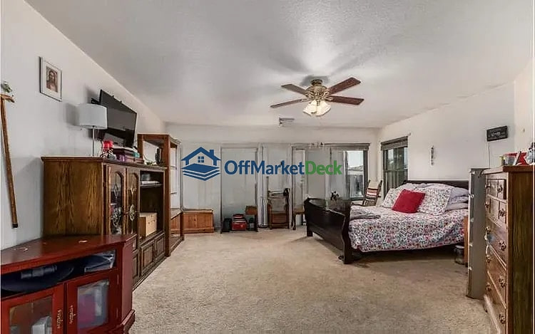 Off-market house in Mesa, Arizona — 4 beds, 2 baths, $425,000 — photo 8 of 8