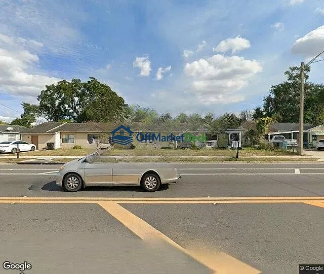 Off-market house in Orlando, Florida — 3 beds, 2 baths, $120,000 - Blurred background Image