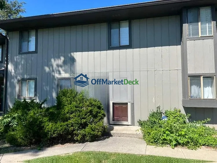 Off-market house in Indianapolis, Indiana — 3 beds, 2 baths, $73,000 - Blurred background Image