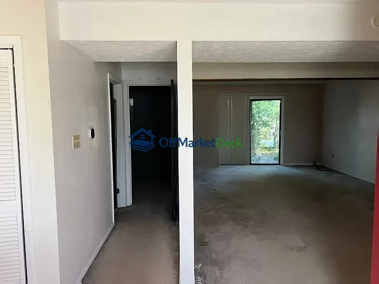 Off-market house in Indianapolis, Indiana — 3 beds, 2 baths, $73,000 — photo 7 of 8