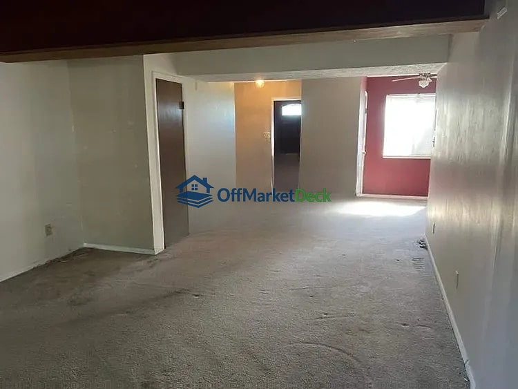 Off-market house in Indianapolis, Indiana — 3 beds, 2 baths, $73,000 — photo 8 of 8