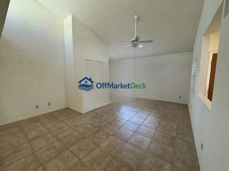 Off-market house in Scottsdale, Arizona — 2 beds, 2 baths, $425,000 — photo 3 of 8