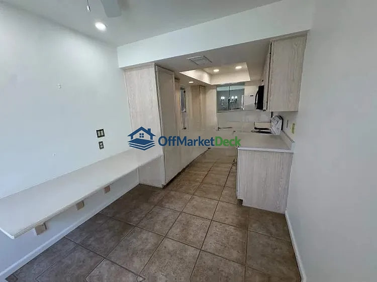 Off-market house in Scottsdale, Arizona — 2 beds, 2 baths, $425,000 — photo 5 of 8